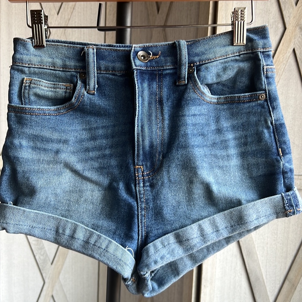 Kendall & Kylie- the drifted High Rise, distressed denim cuffed shorts. Sz 7/28.